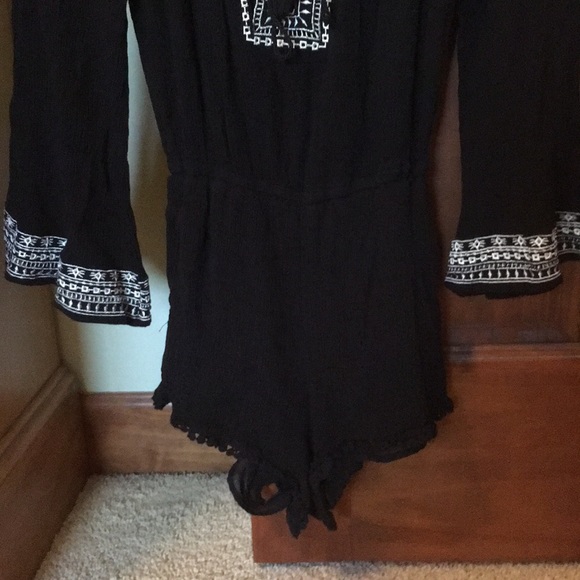 F21 Romper *Slightly Damaged* - Picture 2 of 6